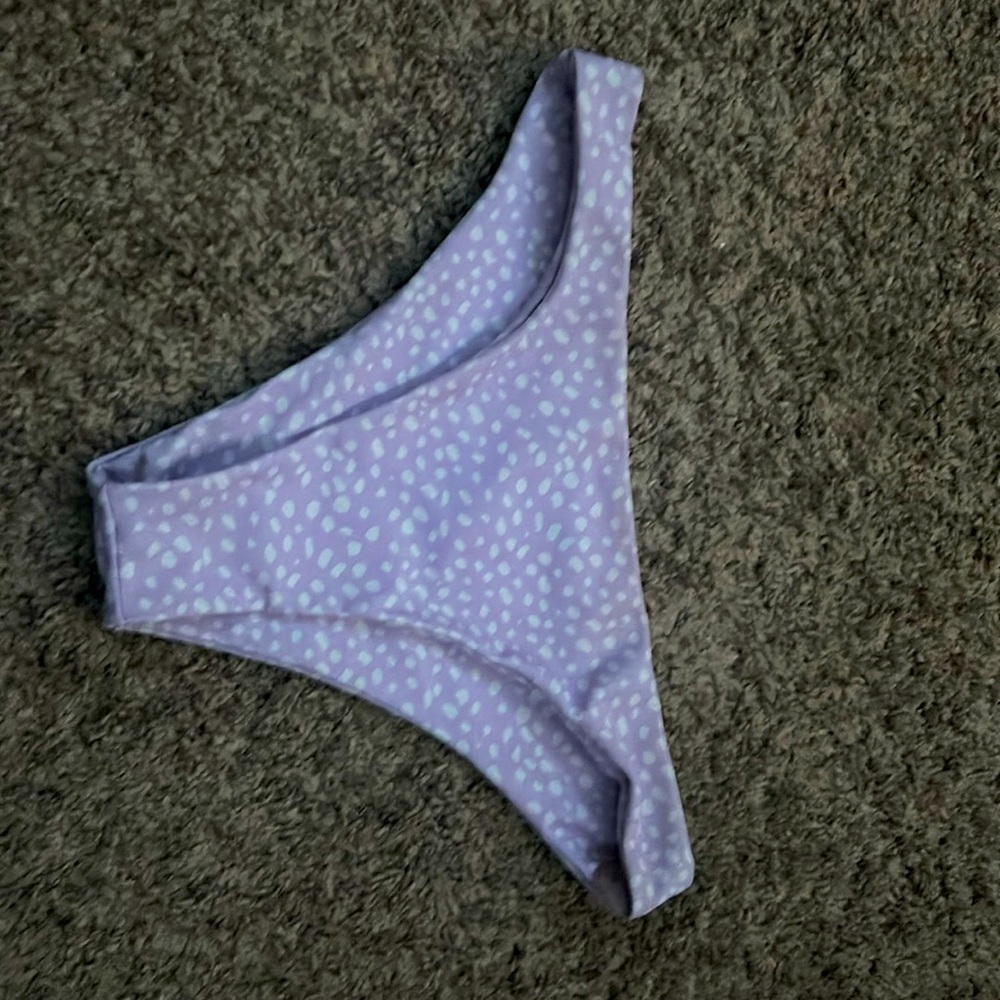 Bikini - Picture 2 of 5